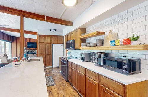 Wishon House | Welcoming retreat with a full kitchen, central AC, & washer/dryer - dogs welcome