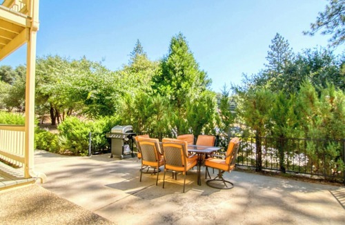 Groveland Apartment | Wells Fargo Station at Pine Mountain Lake
