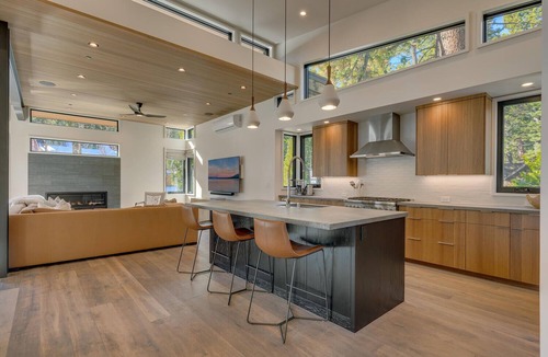 Tahoma House | West Shore | Private Beach + Pier - Lakeside Cedars