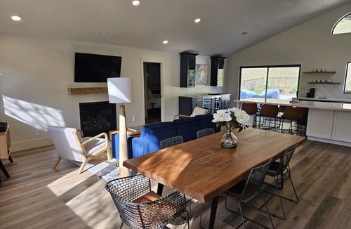 Atascadero House | West Side 3BR/3BA - En suite layout, Pool&Hot Tub, nestled in oak covered hills!