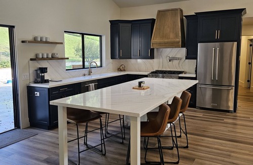 Atascadero House | West Side 3BR/3BA - En suite layout, Pool&Hot Tub, nestled in oak covered hills!