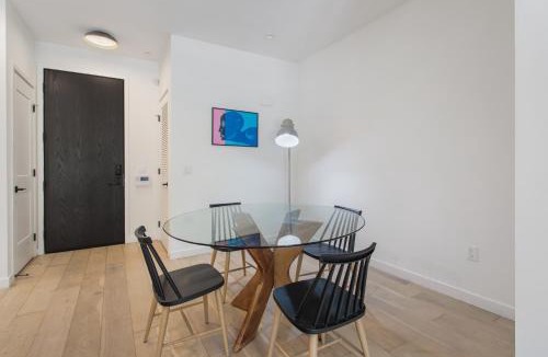 Mid-Wilshire Hotel | West Side Prime Location 2 Bedroom with Pool
