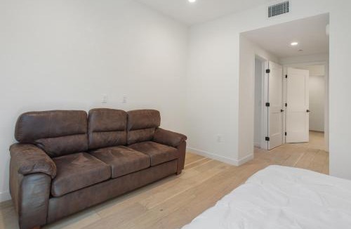 Mid-Wilshire Hotel | West Side Prime Location 2 Bedroom with Pool