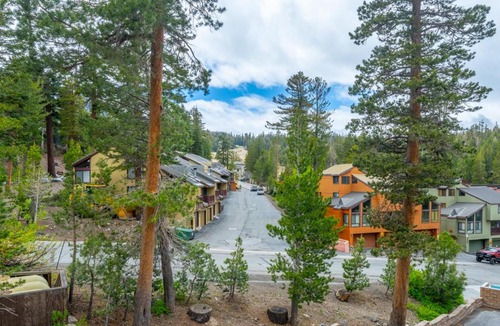 Mammoth Lakes House | Western Slope Villa 22