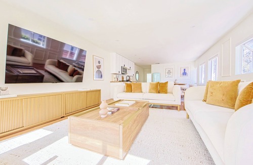 Melrose Villa | WestHollywood Villa 12PAX Jacuzzi&Garden Oasis