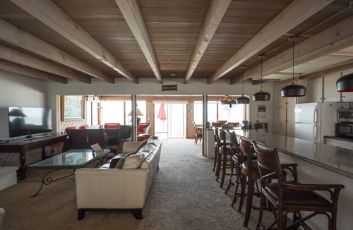 Capistrano Beach Apartment | Whale Rock House Beach Front (2nd FL) - 7 MAX (STR#03-2662)