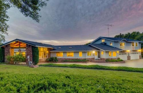 Vallecito House | 'Whispering Oaks Estate' w/Pool & View in Murphys