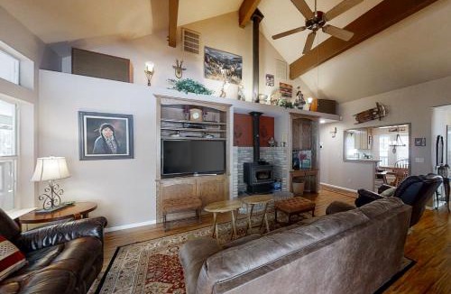 Shaver Lake House | Whispering Pines