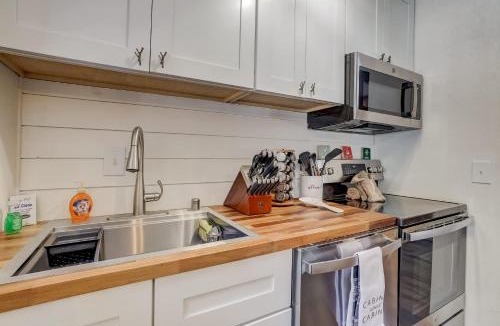North Upper Truckee House | Whispering Pines Cabin - Family & Pet Friendly Abode