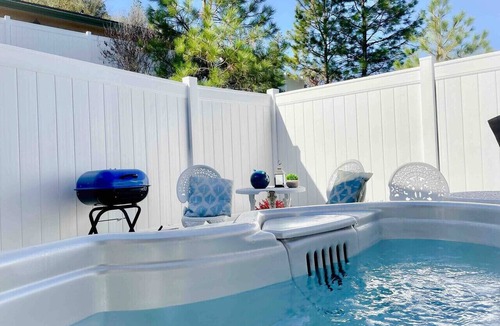 Ahwahnee Condo | White Feather Suite - Hot Tub - Private - Sleeps 2