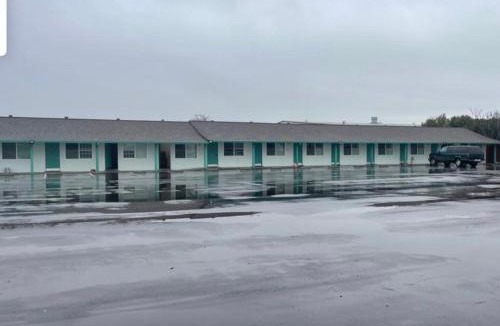 Hollister Hotel | Wiebe Motel