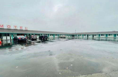 Hollister Hotel | Wiebe Motel