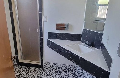 Hollister Hotel | Wiebe Motel