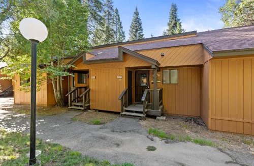 Shaver Lake House | Wilderness Hideaway-Across from the pool & spa