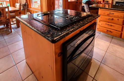 Bass Lake House | Willow Cove Lodge- 5 bedrooms with a hot tub!