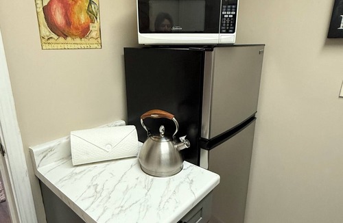 Willow Glen Apartment | Willow Glen Hideaway - Charming Cottage with Hot Tub