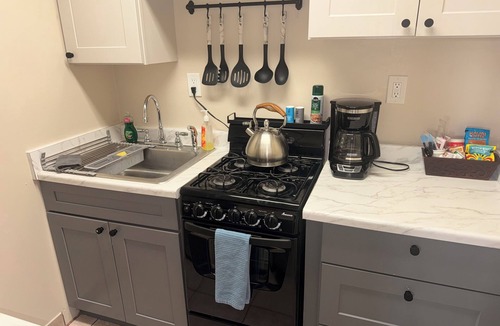 Willow Glen Apartment | Willow Glen Hideaway - Charming Cottage with Hot Tub