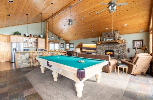 Castle Glen Estates House | Windsong Retreat | 3X2 PROMO | Lake Views. Hot tub