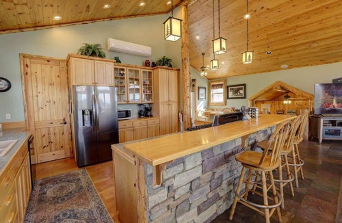 Castle Glen Estates House | Windsong Retreat | 3X2 PROMO | Lake Views. Hot tub