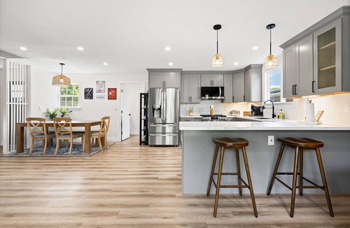 Livermore House | Wine Country Escape - Hot Tub, Pool Table, Sleeps 12