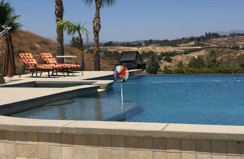 Temecula Villa | Wine Country Home walk to wineries - Infinity Pool Views - 2 king beds