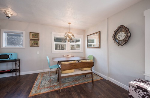 Paso Robles House | Wine Country Retreat/Furn 2BD/2BA Ensuite/Util & WiFi Incl/Walk to Downtown