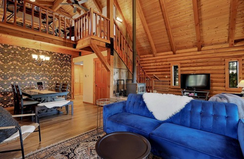 Cottonwood Cabin | Winery Guest House : Rest & Wine!