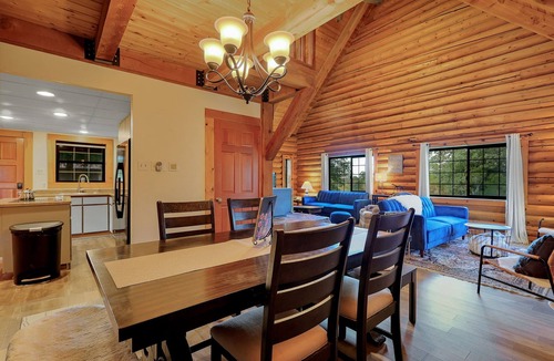 Cottonwood Cabin | Winery Guest House : Rest & Wine!