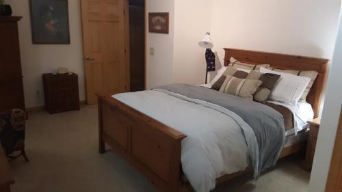 Arnold House | Winterfell Inn - No Xtra Fees, Dog OK, King & Queen Suites