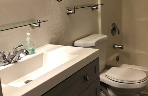 Tehachapi Apartment | Wonderful 2-bedroom apartment with AC in Tehachapi
