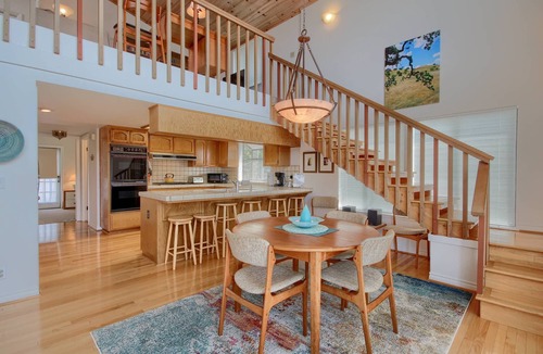 Marine Terrace House | Wonderful Cambria Oceanview Home Within Walking Distance to the Sea