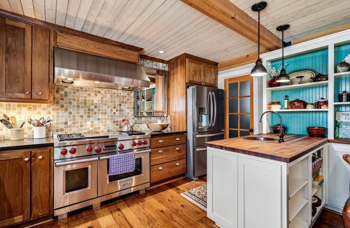 Groveland Cottage | Wonderful Family Glamping Vacation Destination: A Beautiful Cottage by Pine Mountain Lake in Groveland, California