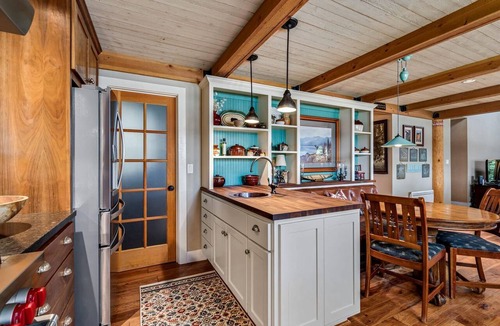 Groveland Cottage | Wonderful Family Glamping Vacation Destination: A Beautiful Cottage by Pine Mountain Lake in Groveland, California