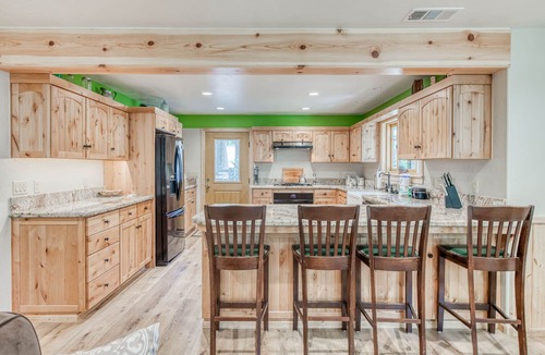 West Village House | Wonderful Retreat Near the Lake W/Gourmet Kitchen, Free WIFi & Wraparound Deck!