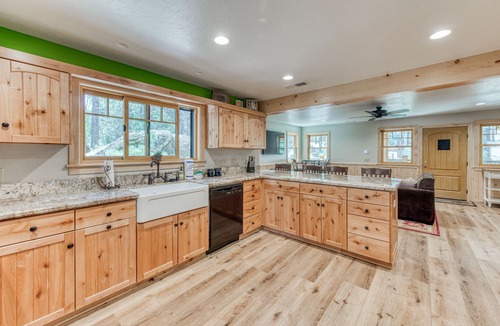 West Village House | Wonderful Retreat Near the Lake W/Gourmet Kitchen, Free WIFi & Wraparound Deck!