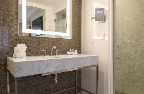 West San Jose Hotel | Woodcrest Hotel Cupertino