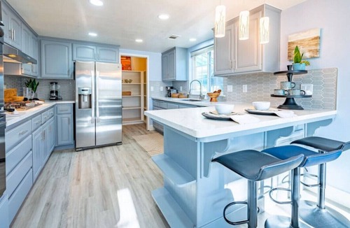 Oakhurst Cottage | Wooded Hills Mountain home w/Hot tub/firepit/BBQ