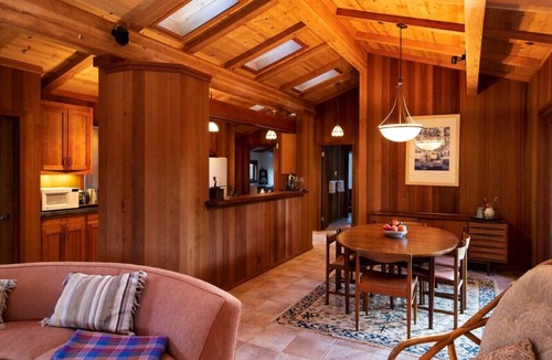 Inverness House | Woodhaven | MCM Inspired Getaway w/Amazing Views