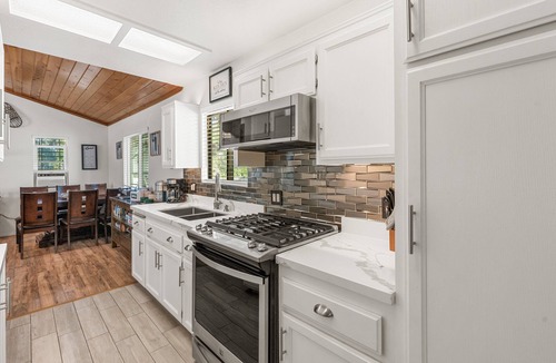 Woodlands Cabin | Woodland Escape - Foosball Table, Quiet Area, Walk to Hiking & Park