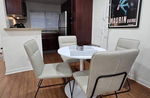Warner Center Condo | Woodland Hill Condo with Pool, Gym, Free Parking
