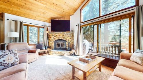 Mammoth Lakes Apartment | Woodlands #25 condo