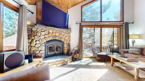 Mammoth Lakes Apartment | Woodlands #25 condo