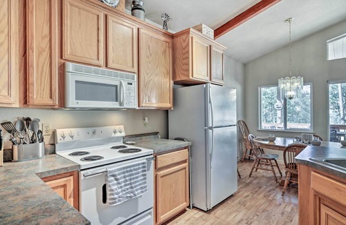 Groveland Cabin | Woodsy Groveland Cabin w/Deck < 3 Mi to Lake