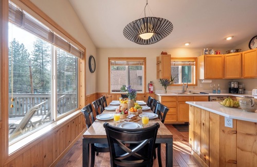 Truckee House | Woodsy Tahoe Cabin Deck Near Donner Lake + Skiing | Moraine