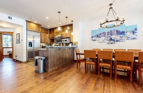 Woodwinds House | Woodwinds 1271 Spacious Mountain Modern Home with Private Hot Tub, Fireplace and Garage by RedAwning