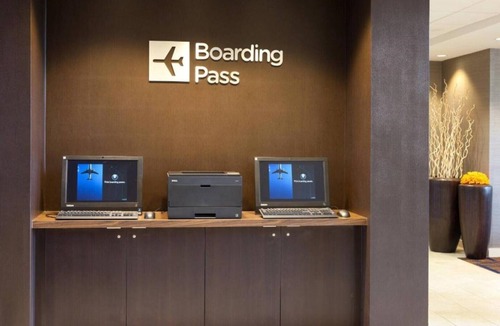 Oakland House | Work and unwind at our Oakland International Airport room