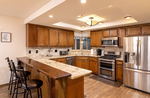 Big Bear Lake House | Wren's Hollow: Luxury Cabin in PRIME Big Bear Lake Location!