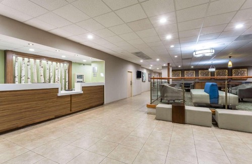Raisin Hotel | Wyndham Garden Fresno Yosemite Airport