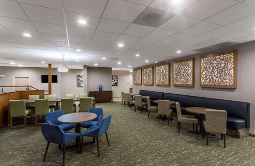 Raisin Hotel | Wyndham Garden Fresno Yosemite Airport