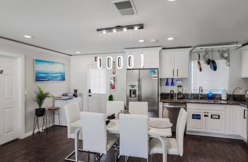 Lincoln Acres House | Xlnc Exotic Home Sunnyside 4b 2b by sdstay